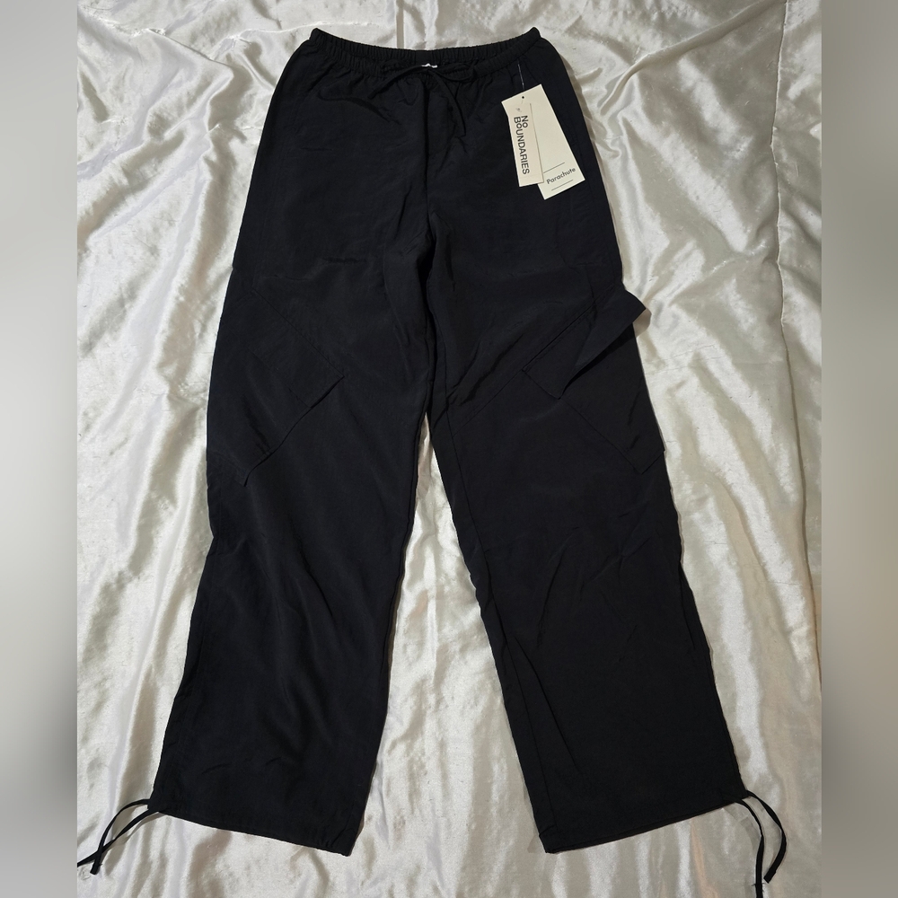 NWT No Boundaries Black High Rise Wide Leg Parachute Cargo Pants Size XXS (00)